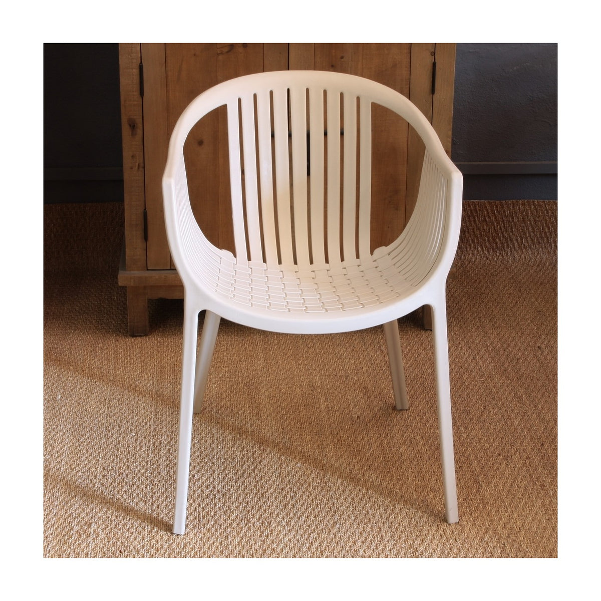 Set de 4 sillas beige con brazos Guaro