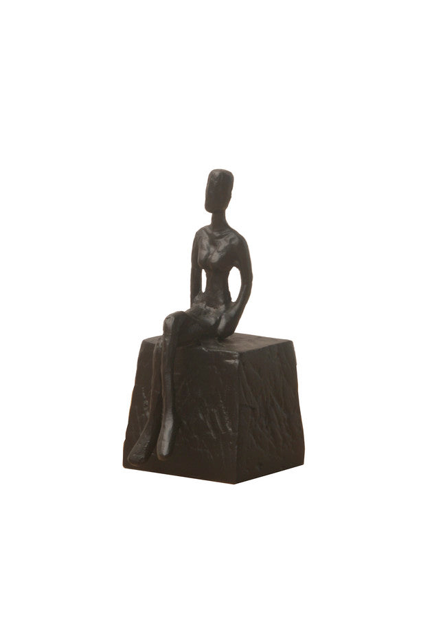 Figura Hombre Sentado Estaño – Pino & Jacaranda