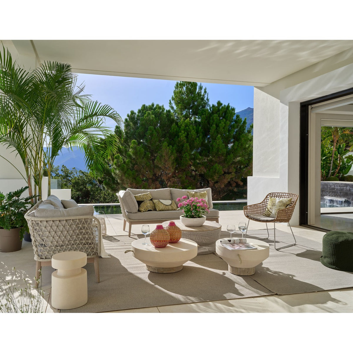 Taburete redondo de exterior de fibra blanca Capri