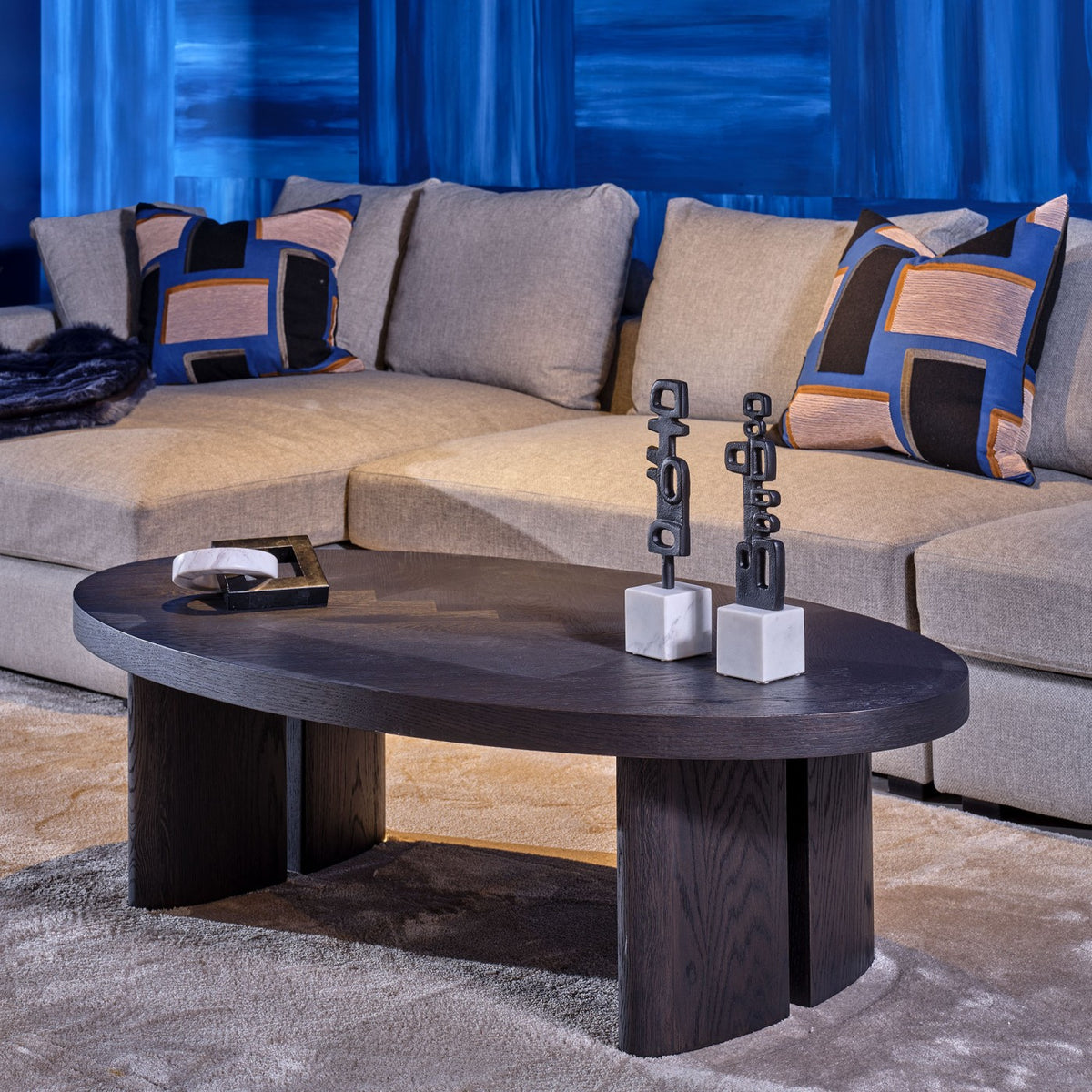 Mesa ovalada de roble black brown Qala