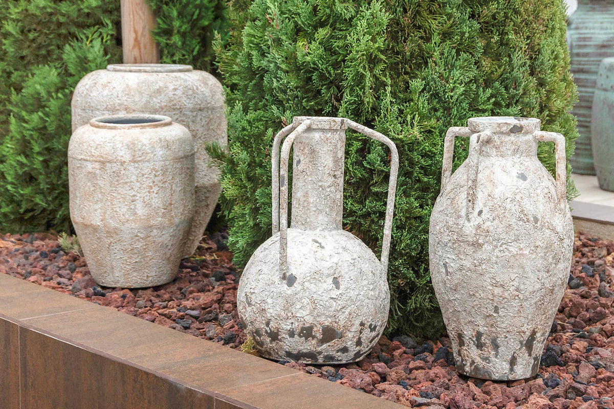 Jarrón de metal envejecido Ánfora