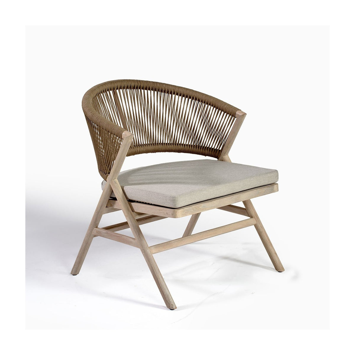 Sillón bajo de teca blanqueada y cuerda camel Kimolos