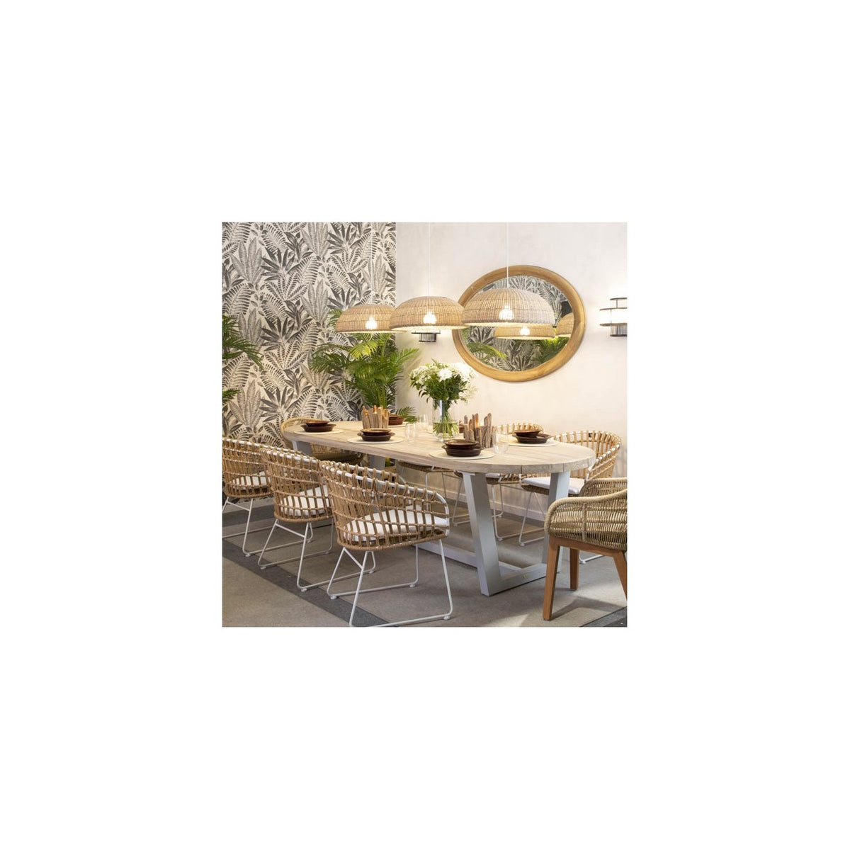 Mesa de comedor ovalada de teca y metal gris claro Óbidos