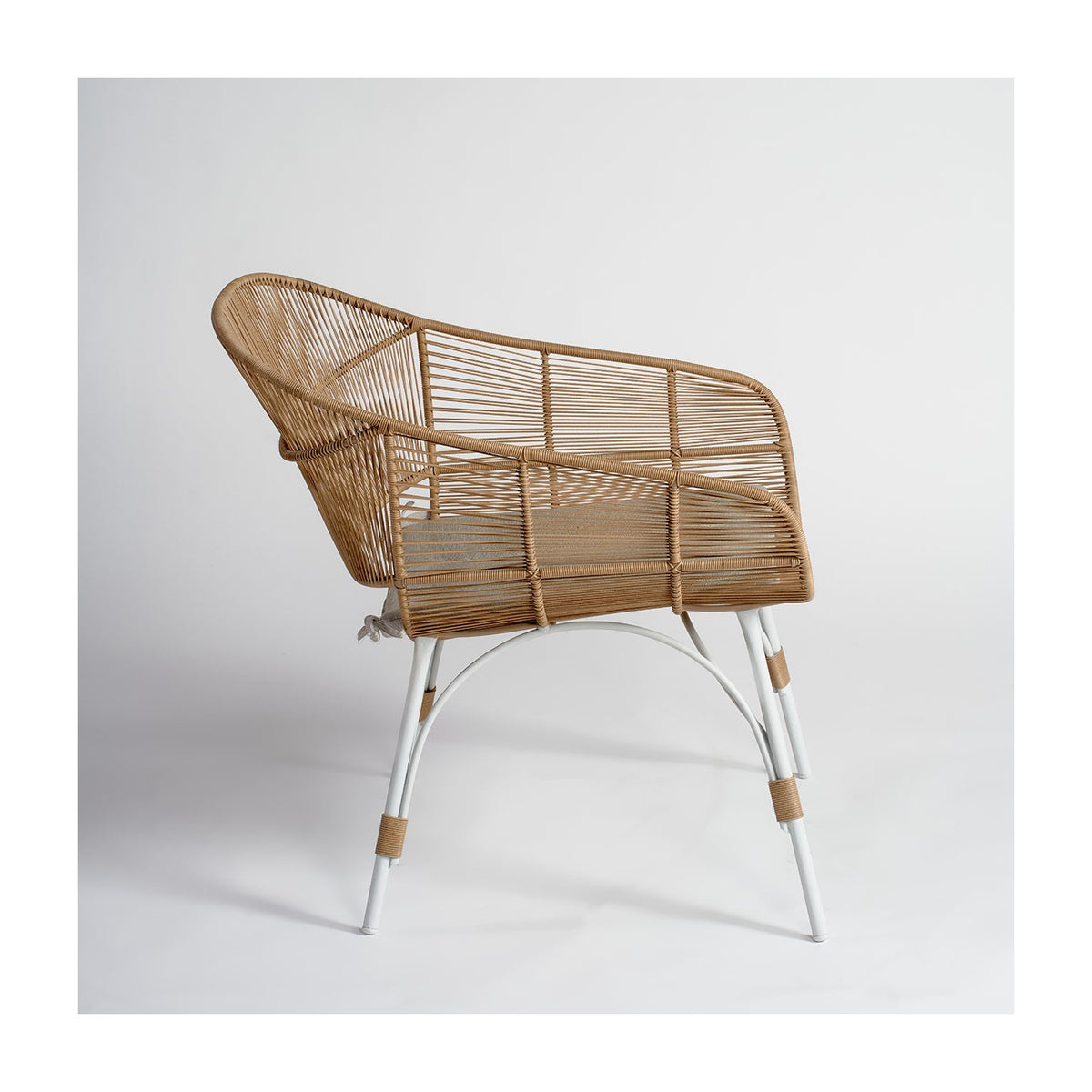 Sillón bajo de ratán sintético natural Cefalù