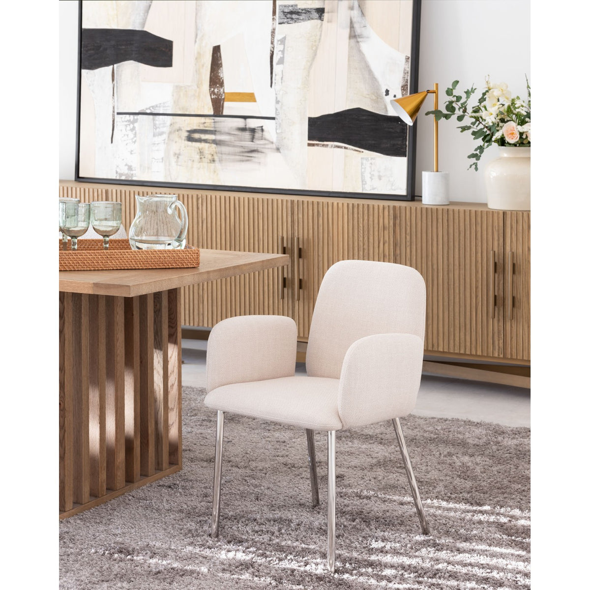 Silla con brazos gris piedra y pata cromada Cargèse
