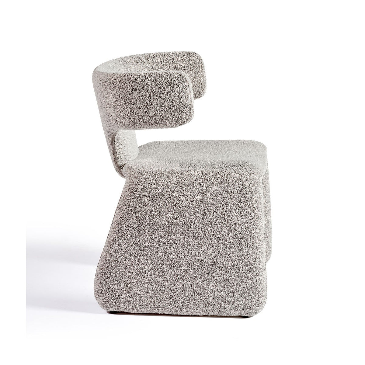 Silla de comedor tapizada en bouclé grisáceo Grimaud