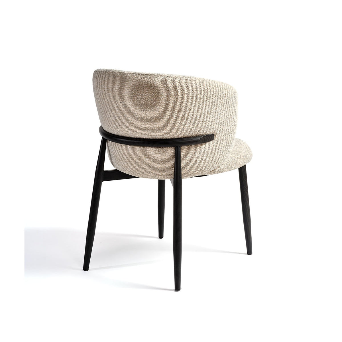 Silla tapizada beige claro de respaldo envolvente Tamariu
