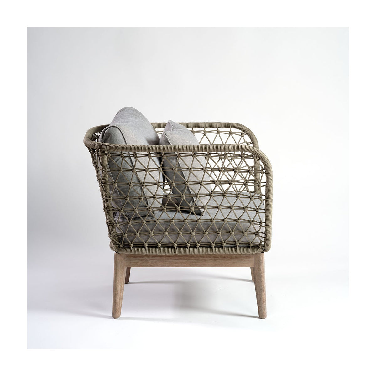 Sillón de exterior de eucalipto y cuerda cemento Symi