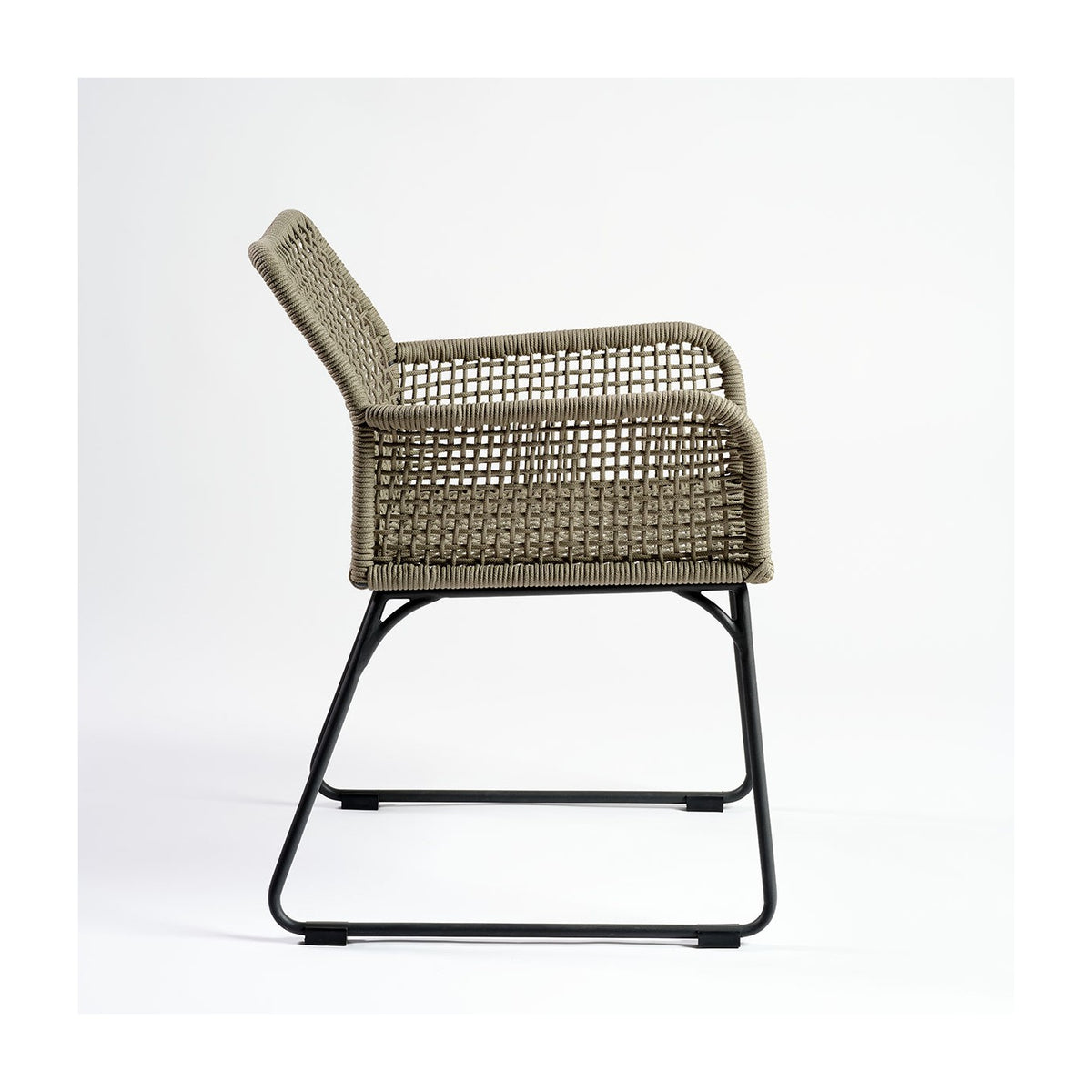 Sillón de comedor de exterior de cuerda cemento Serifos