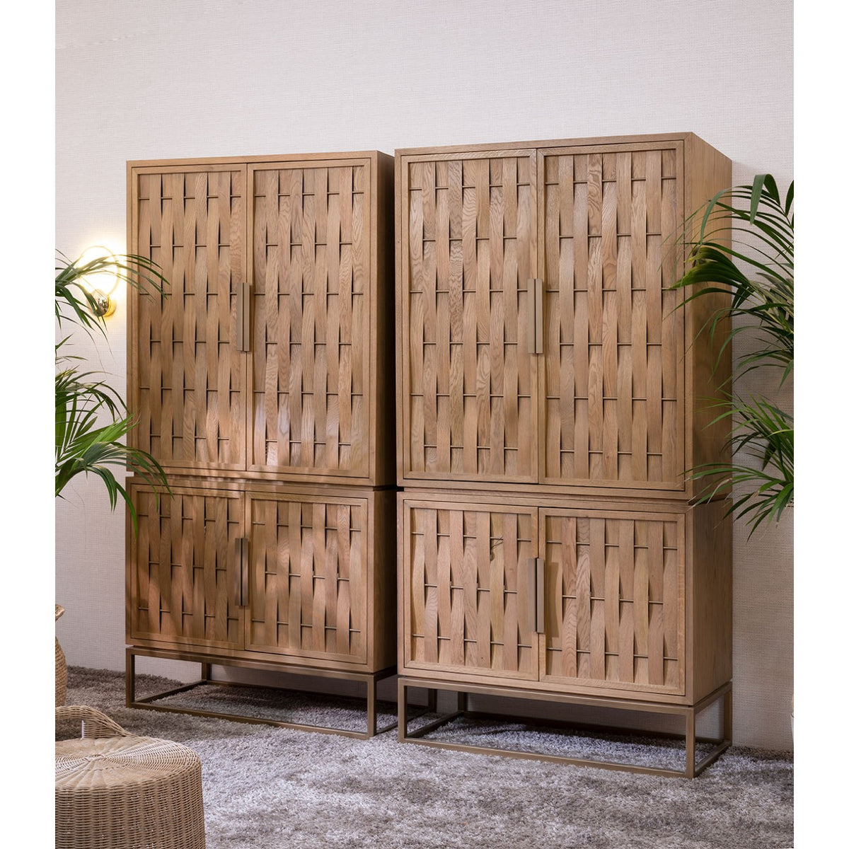 Armario de roble natural con puertas en relieve Lourmarin