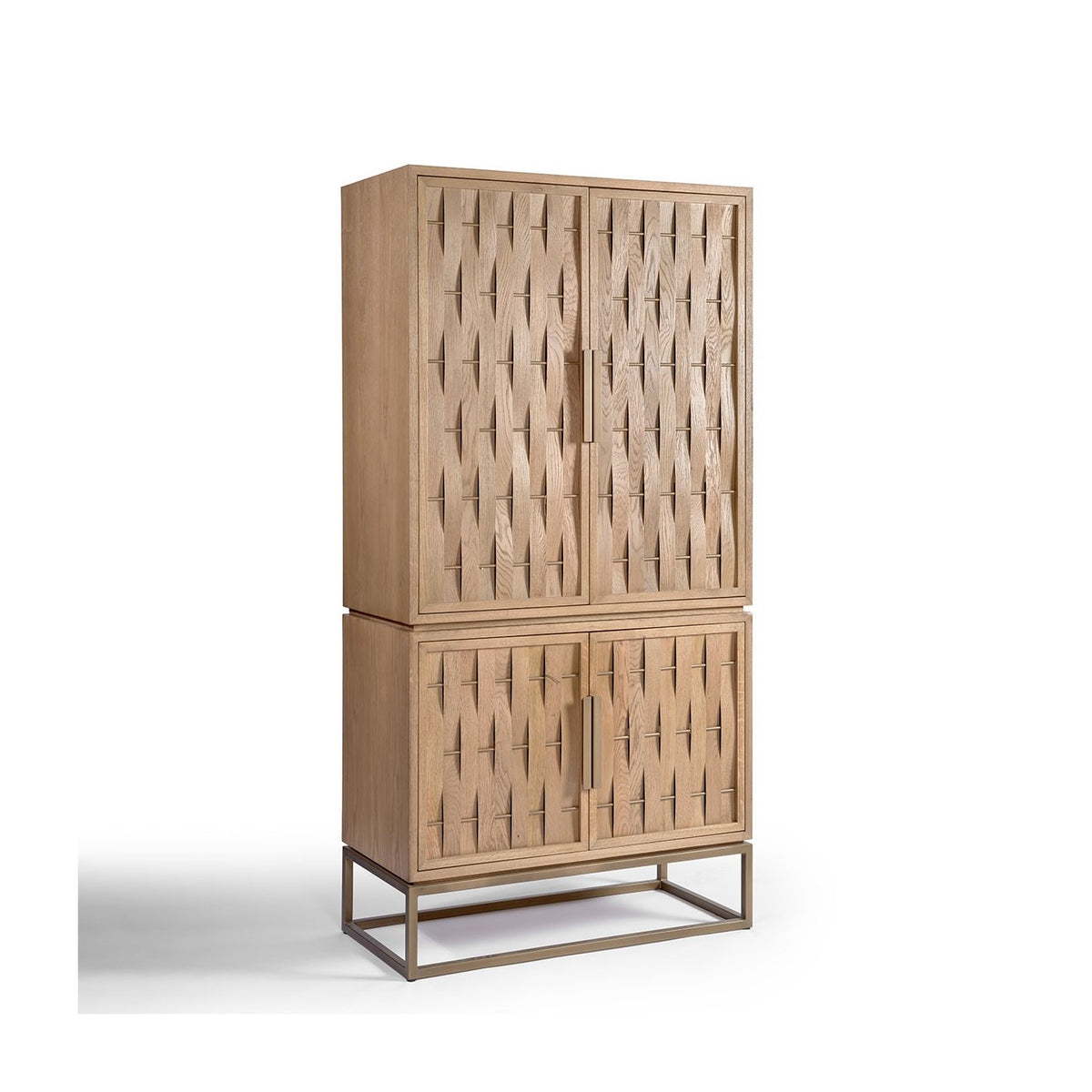 Armario de roble natural con puertas en relieve Lourmarin