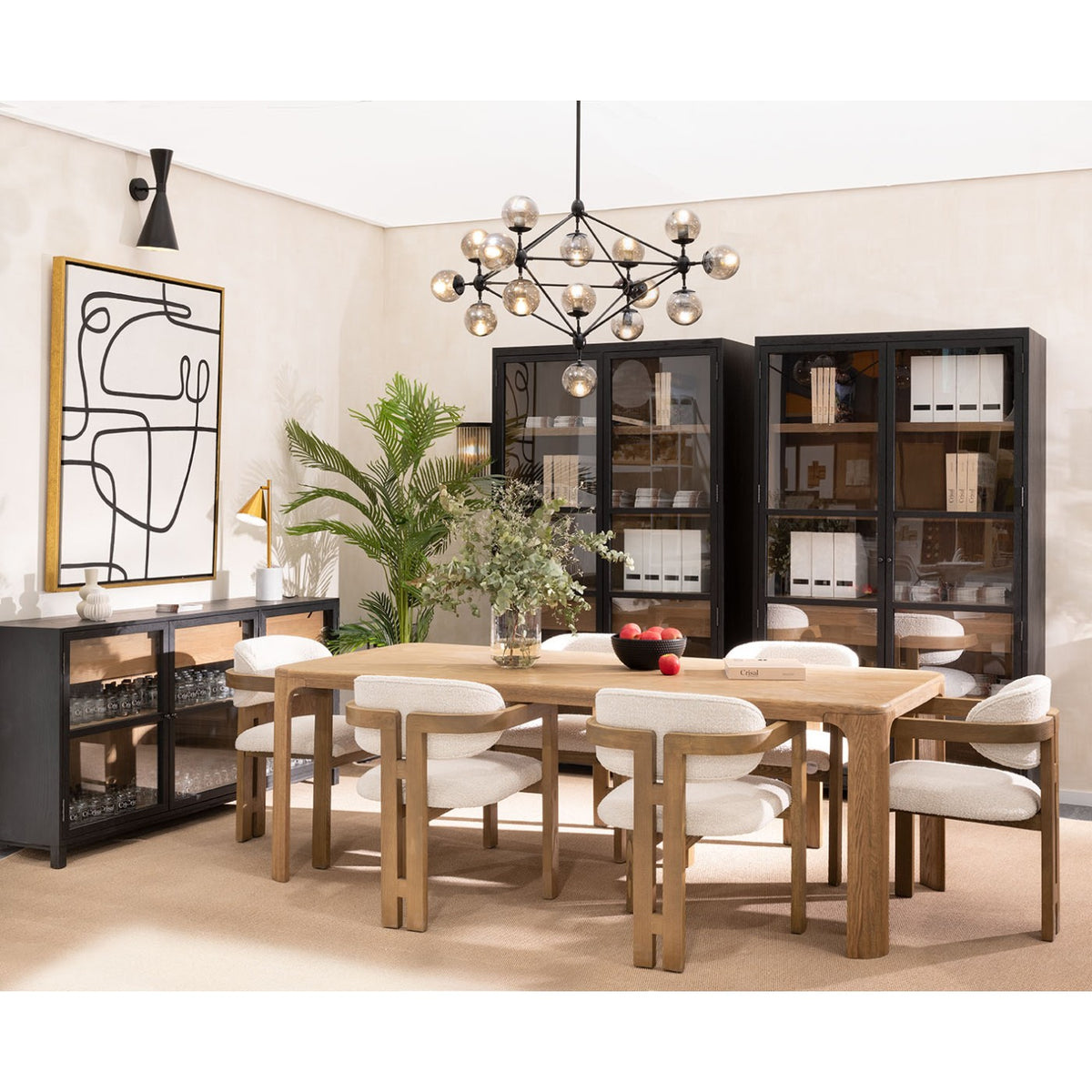 Sillón de comedor de madera y tapizado claro Benirràs