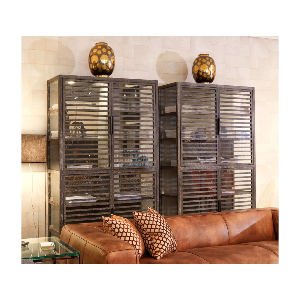 Armario de roble grisáceo con puertas de cristal Getares