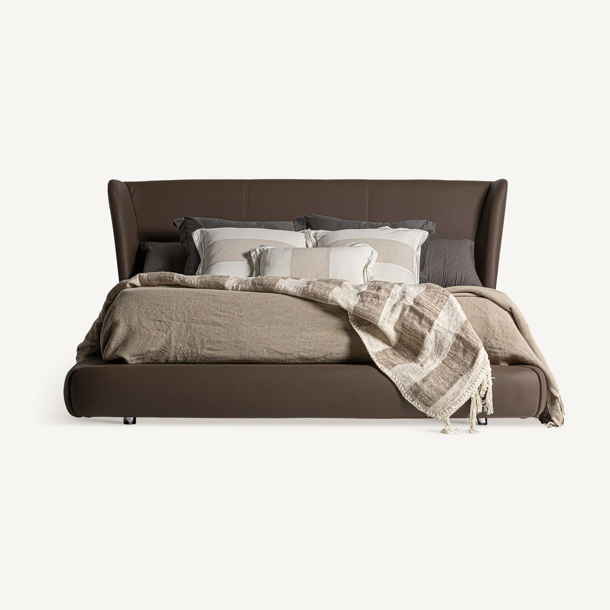 Cama de piel marrón Biniparratx