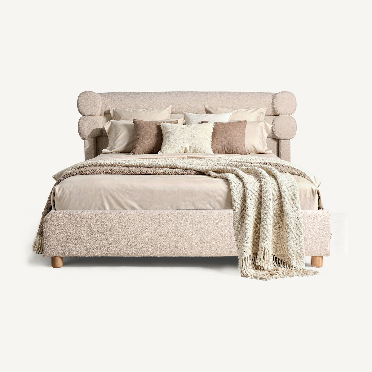 Cama de pino y bouclé Trebalúger