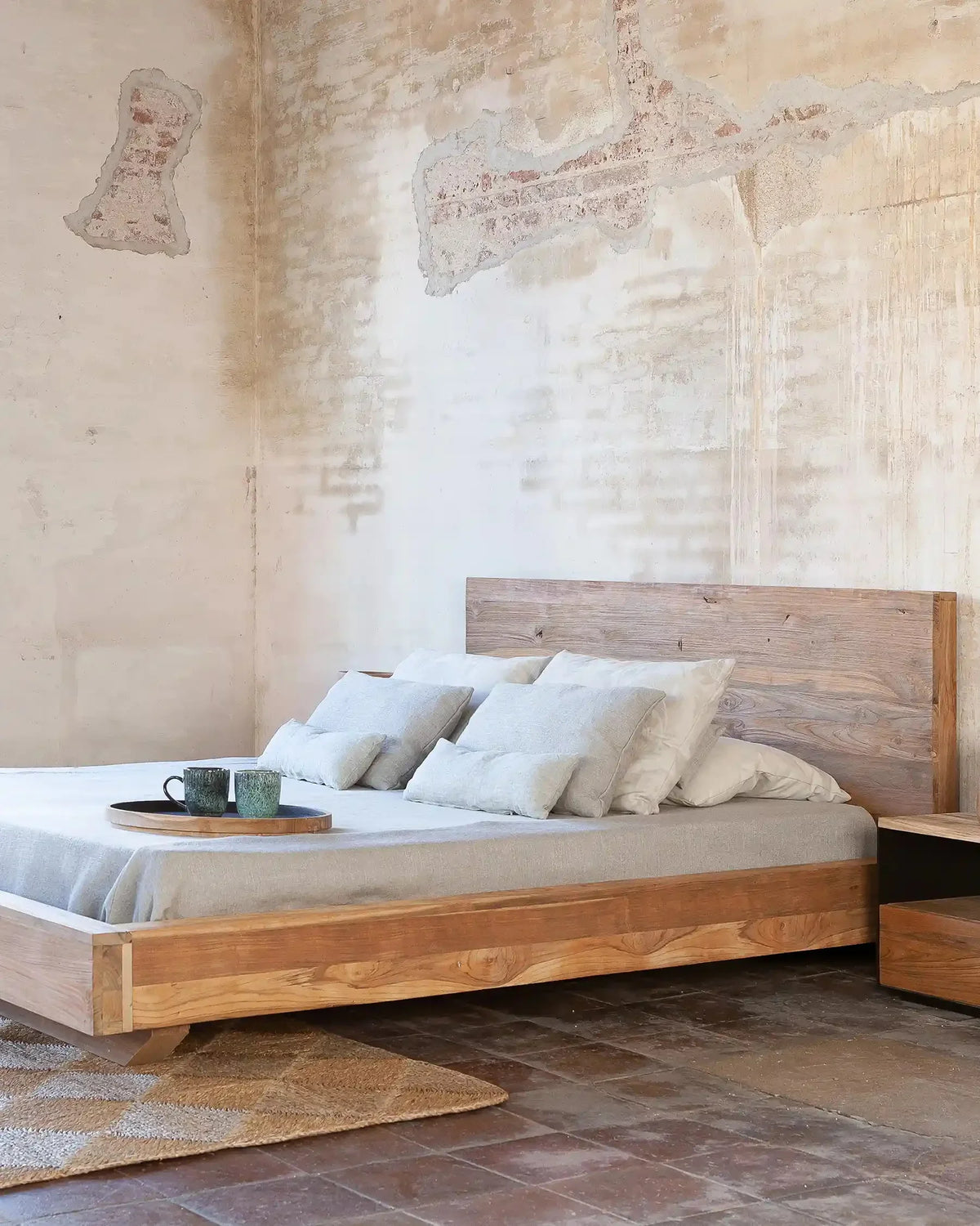 Cama de teca reciclada Nori
