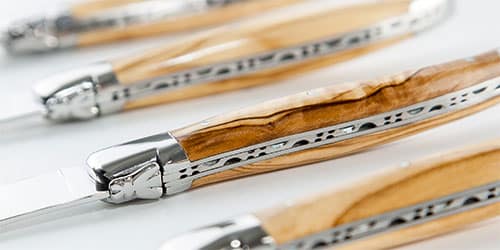 Cofre de 6 cuchillos de mesa Laguiole en Aubrac olivo