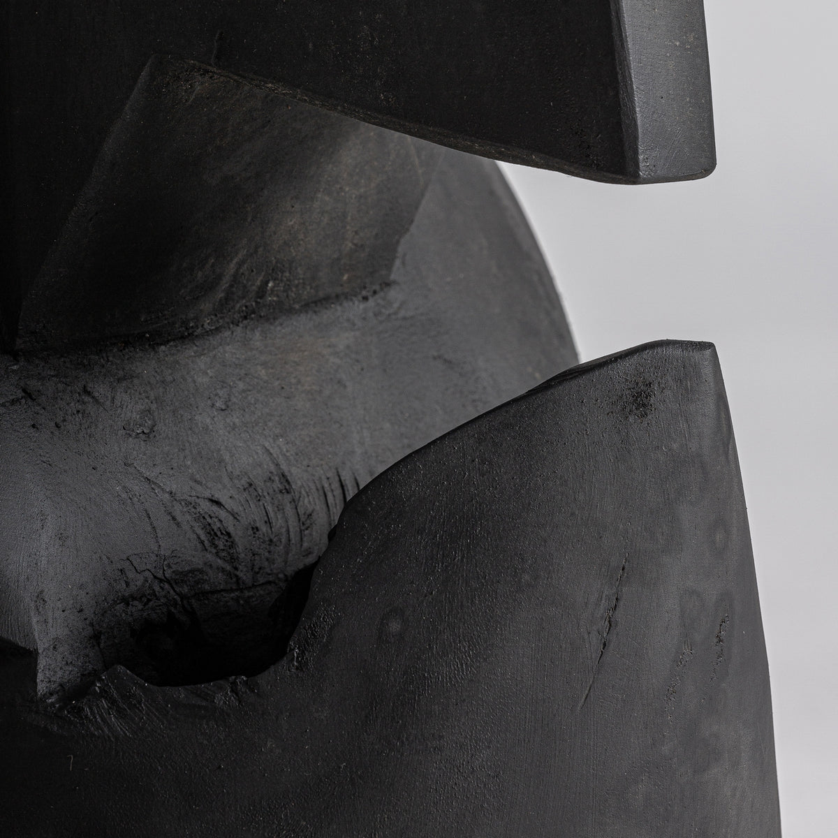 Escultura de madera de teka Delos negra