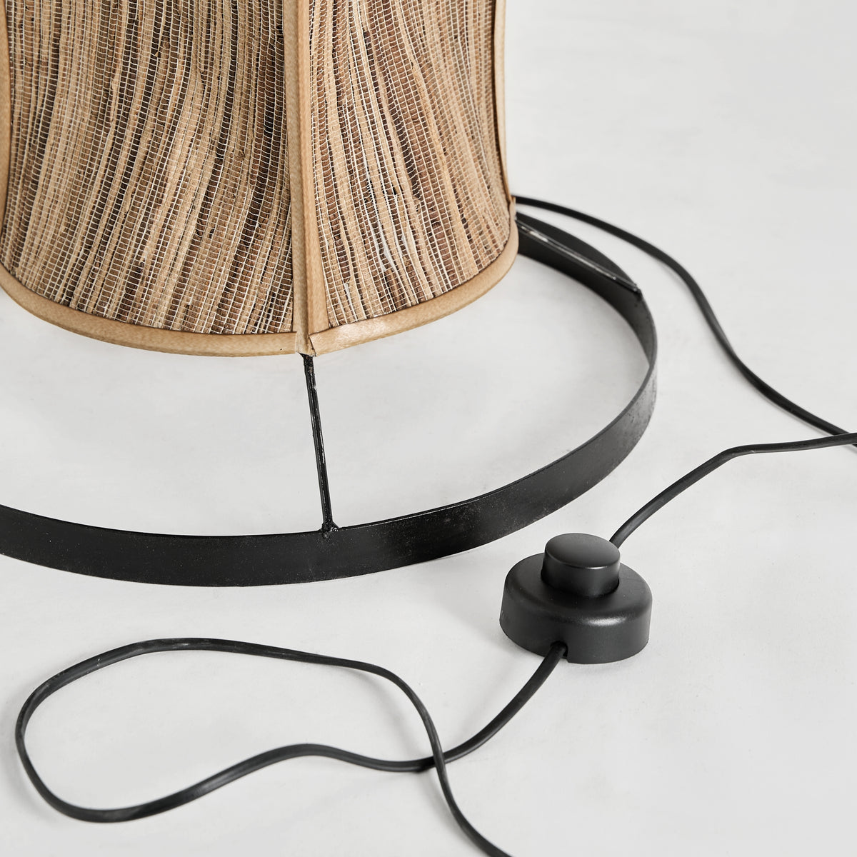 Lámpara de pie de fibra natural Bruñel beige