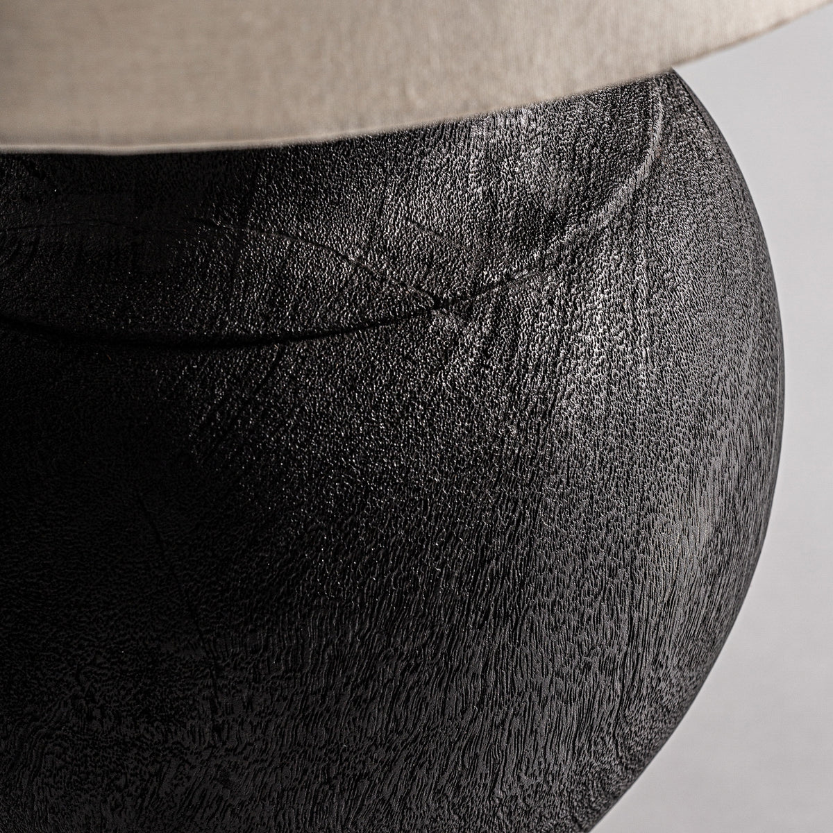 Lámpara de sobremesa de madera de mango negra Aquilón