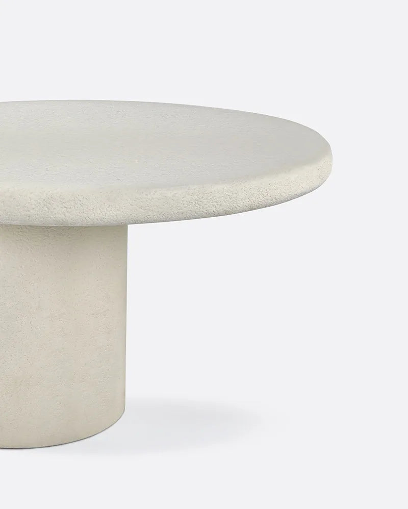 Mesa auxiliar de exterior de microcemento Claude