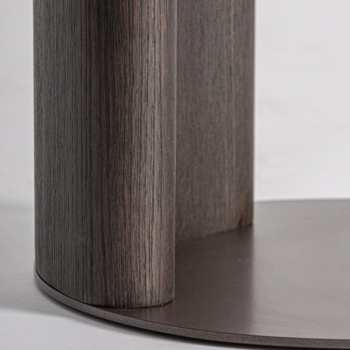 Mesa auxiliar de madera y hierro Naranjo