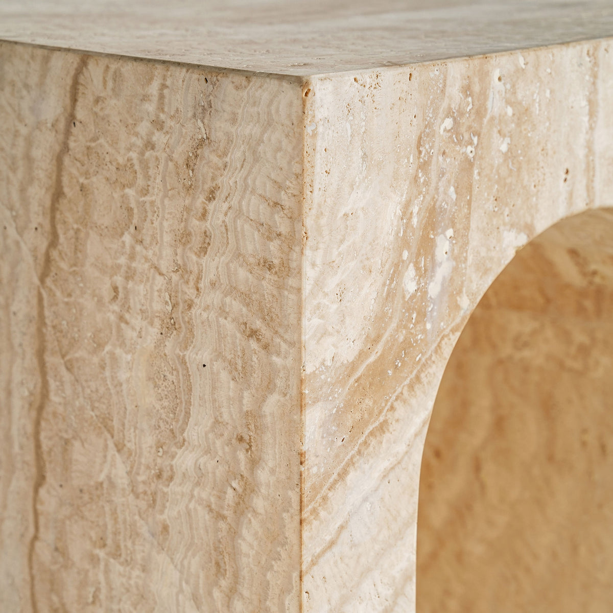 Mesa auxiliar de travertino Pita marrón claro