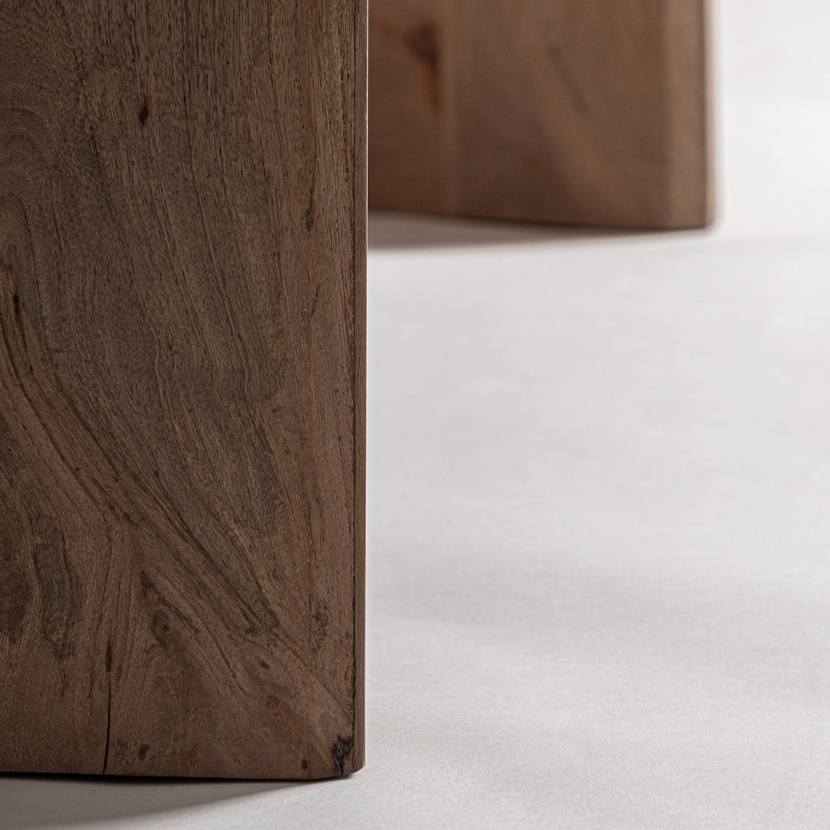 Mesa de comedor de madera de mango Rubite