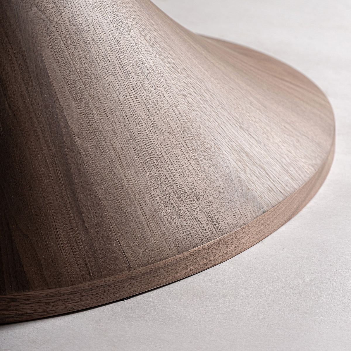 Mesa de comedor de nogal Almócita