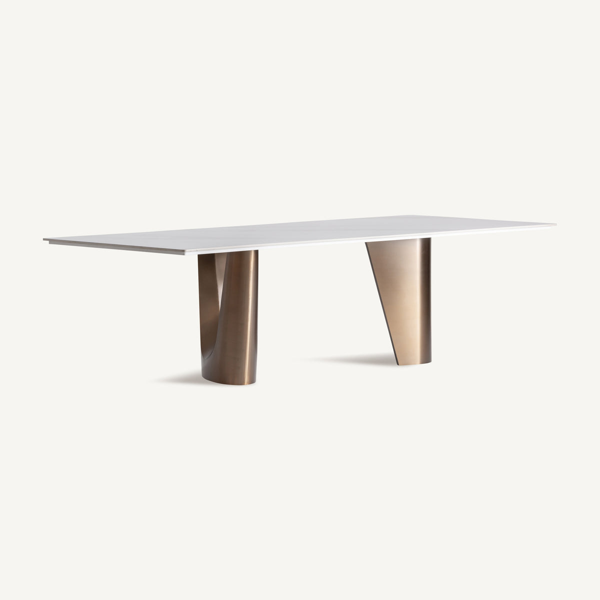 Mesa de comedor de piedra sinterizada y cobre Saïdia
