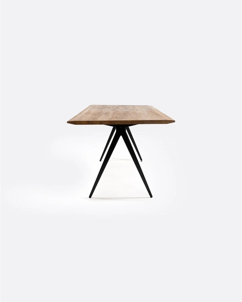 Mesa de comedor de teca reciclada y hierro Liku