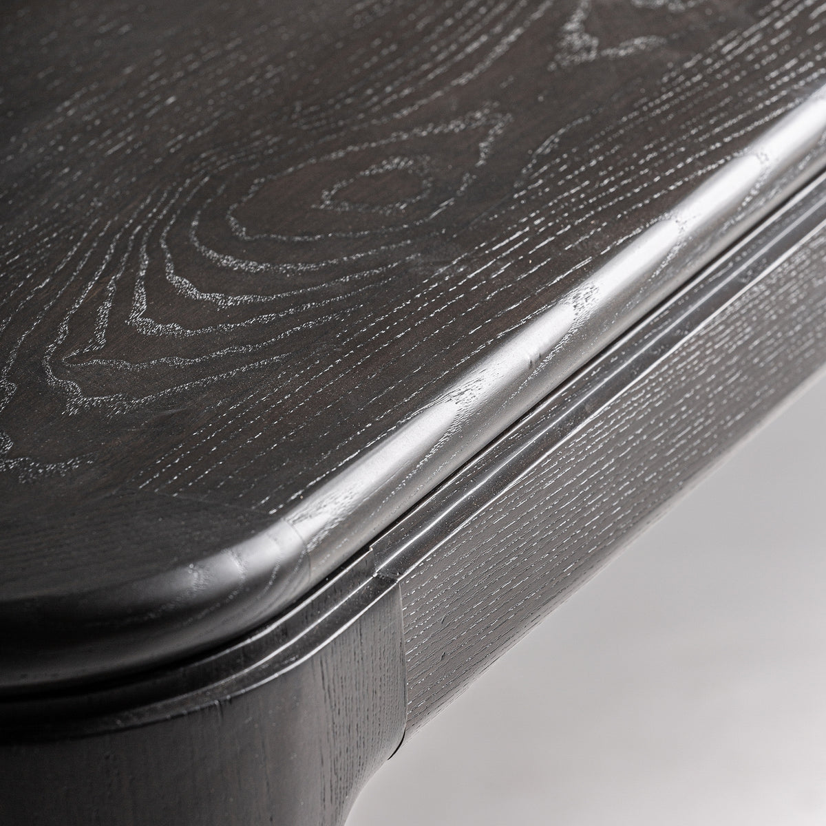 Mesa de comedor extensible de fresno negro Gallipoli