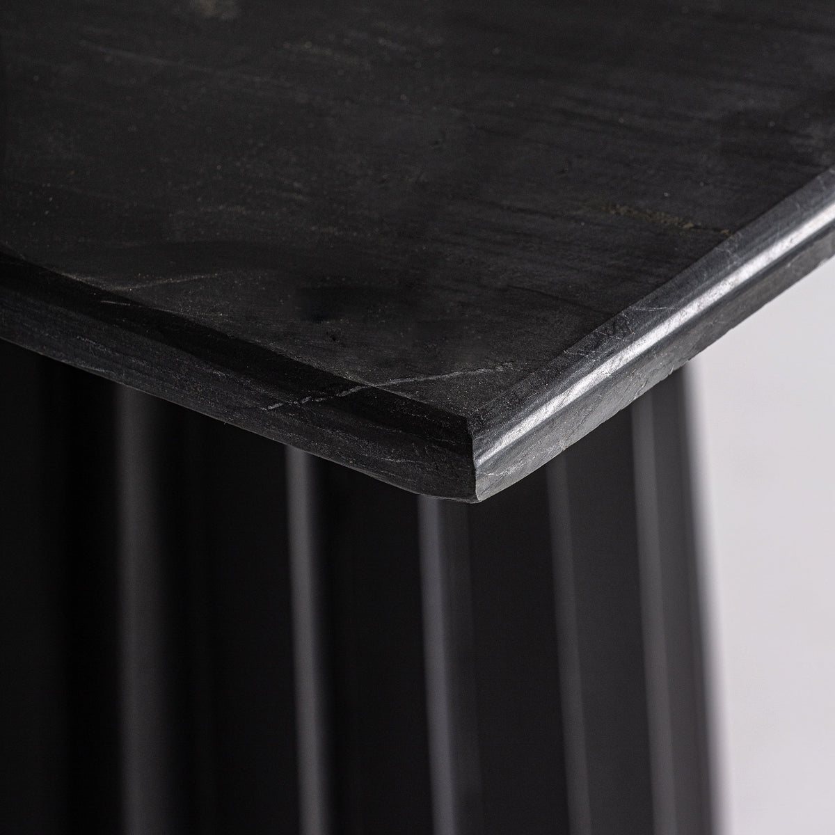 Mesa de mango y mármol Juviles negra