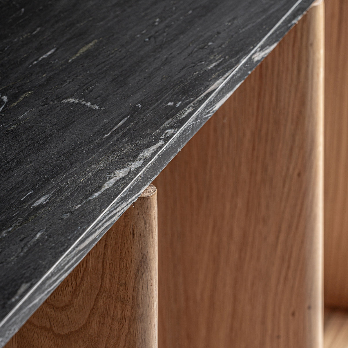 Mueble de TV de roble y mármol Palamós marrón claro