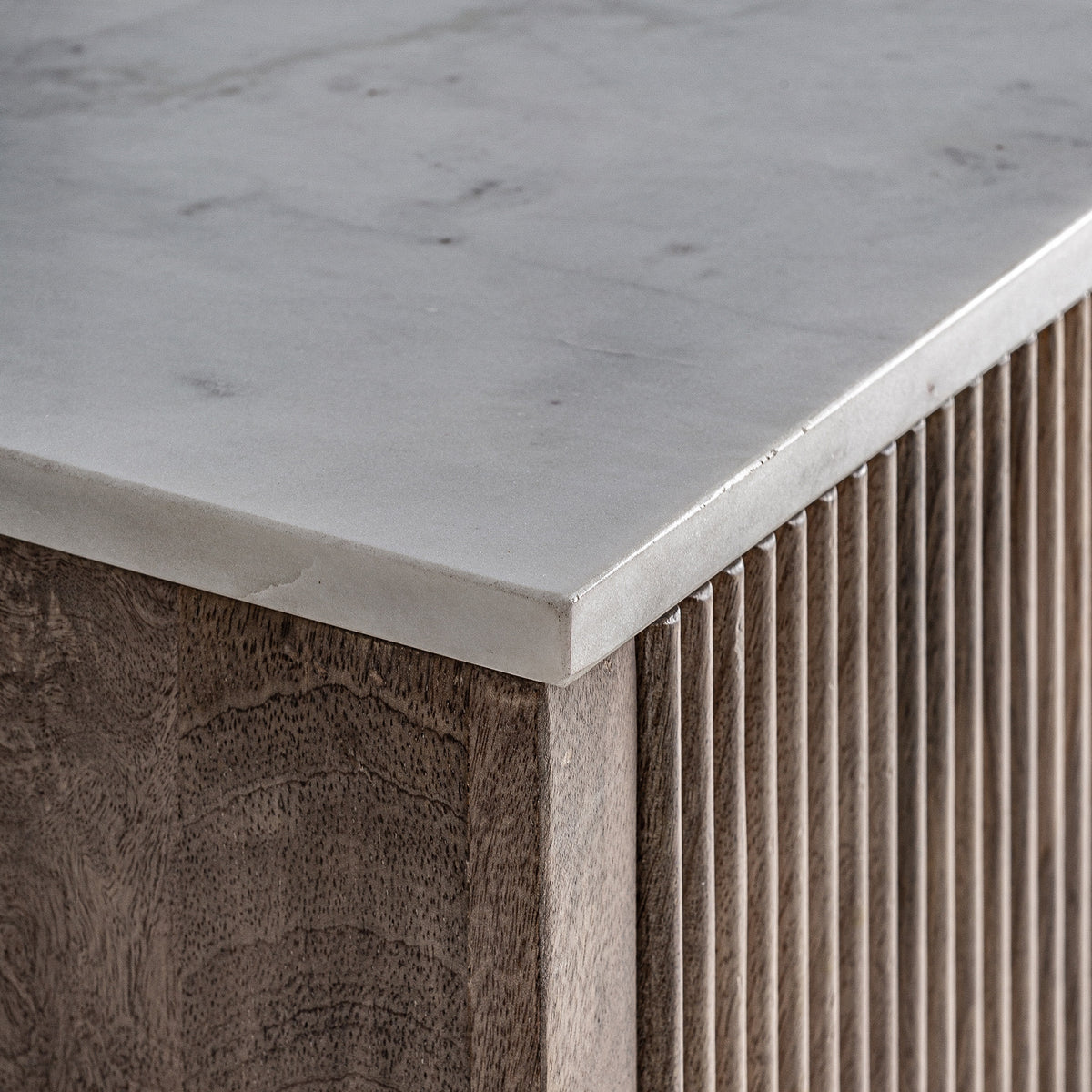 Mueble TV de mango y mármol blanco Figueirinha