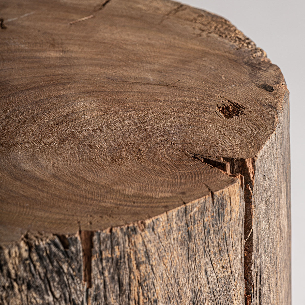 Peana de madera tropical Sueca baja