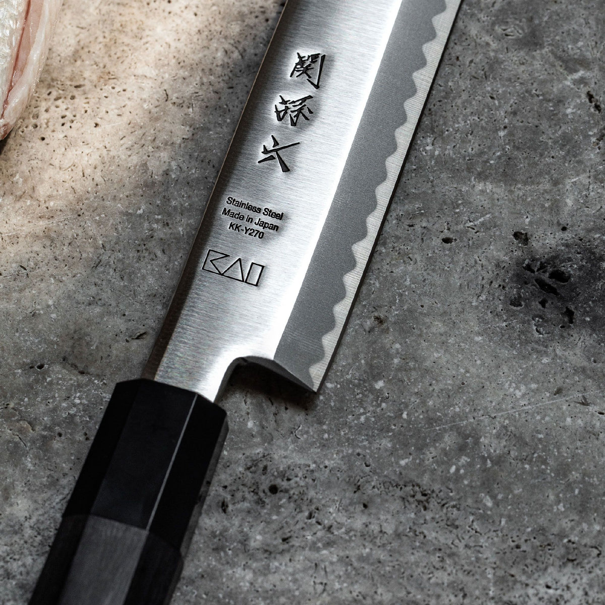 Cuchillo yanagiba Kai Seki Magoroku KK 27 cm