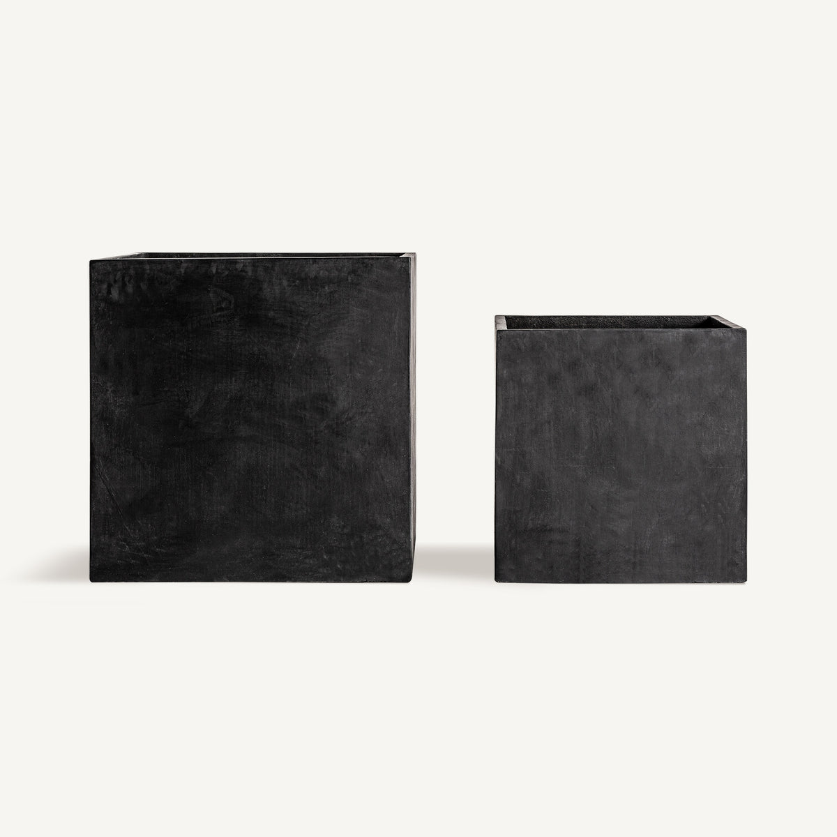 Set de dos maceteros de terracota negra Sabina