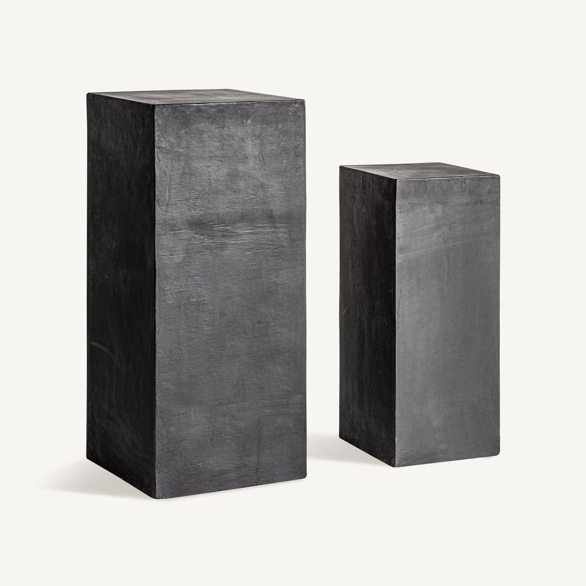 Set de dos peanas de terracota negra Pego