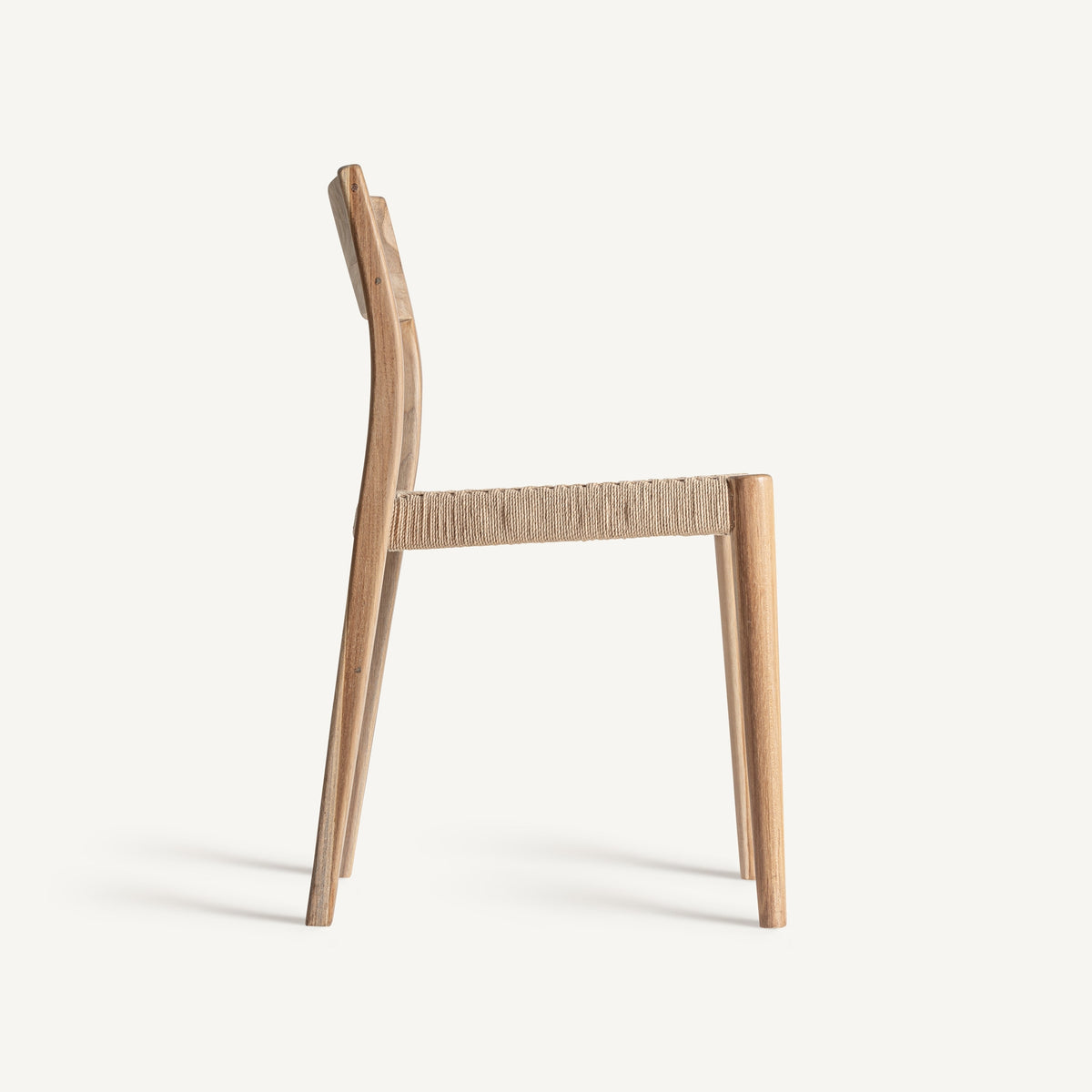 Silla apilable de teca y fibra natural Montanejos