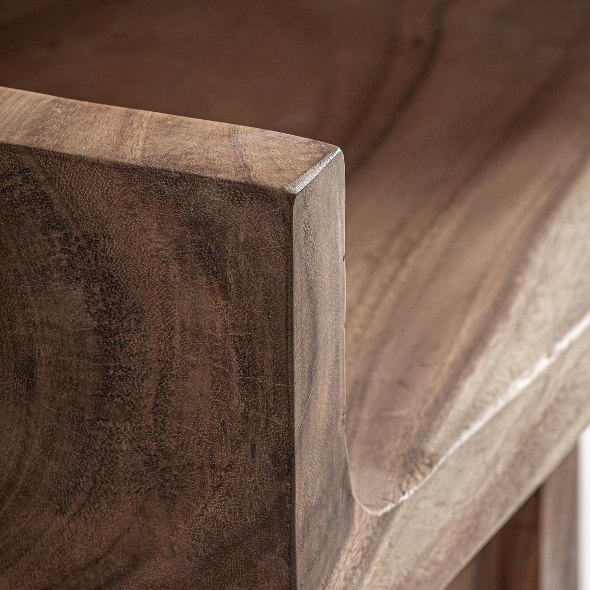 Silla baja de madera de suar Guardamar