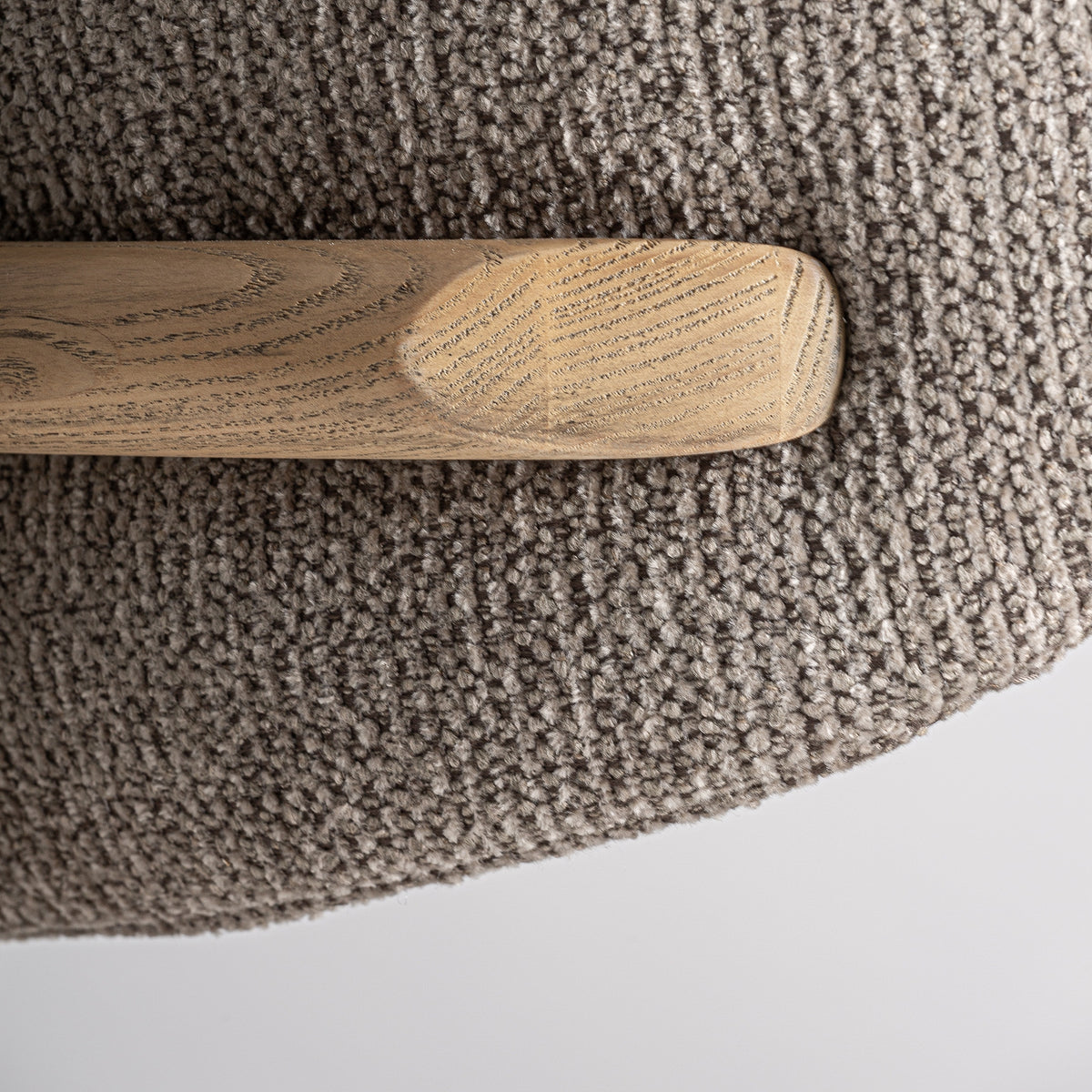 Silla de arce y tapizado topo Forcall