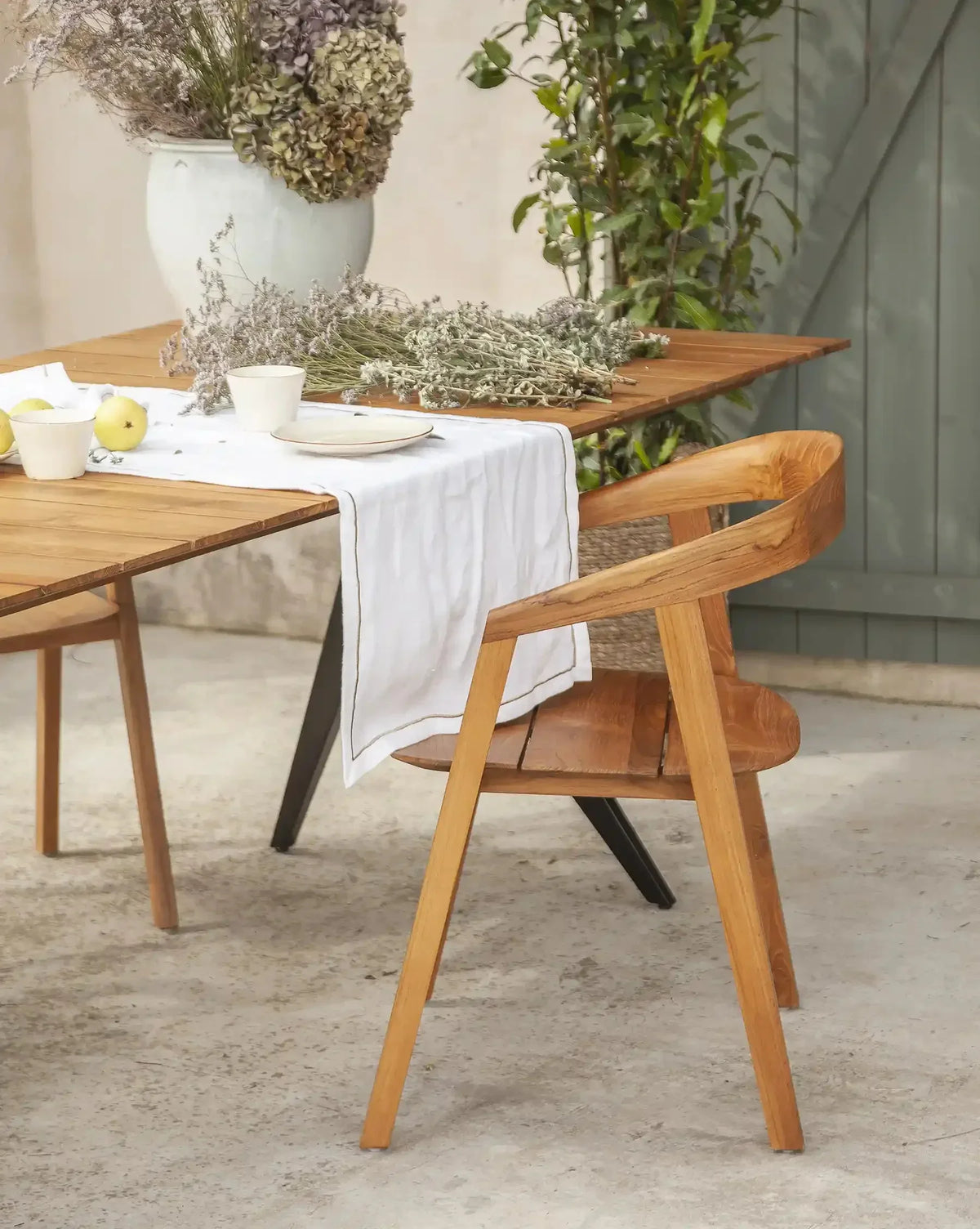 Silla de exterior de teca Arc