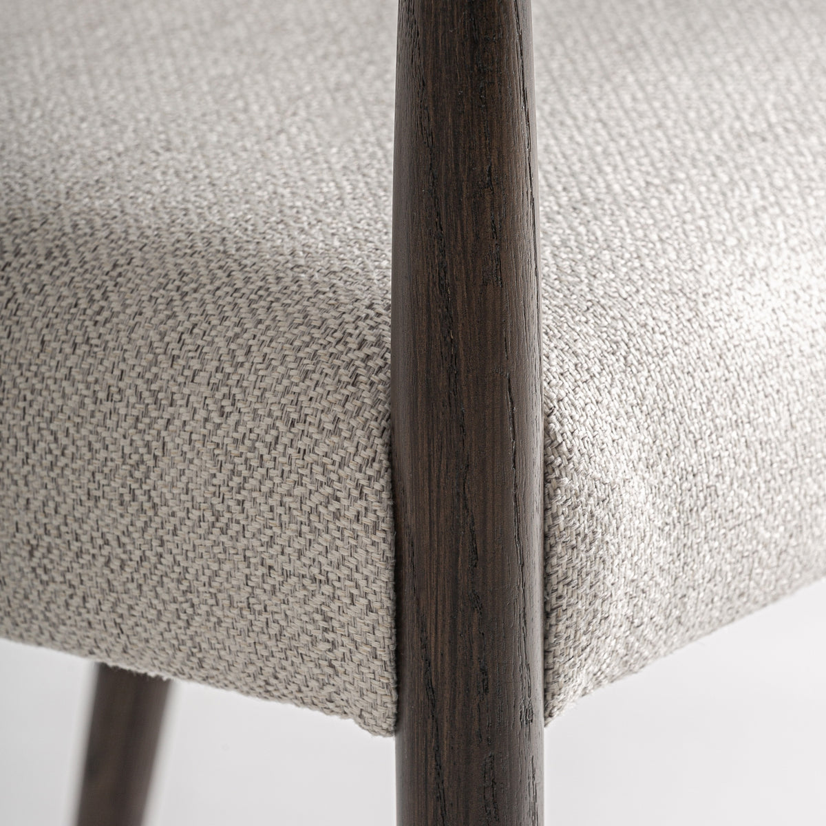 Silla de fresno negro y tapizado gris Navarrés