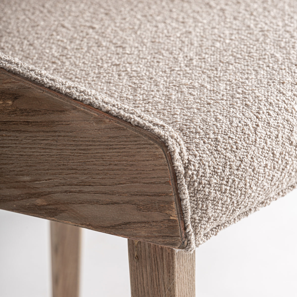 Silla de fresno tapizada beige Talamanca