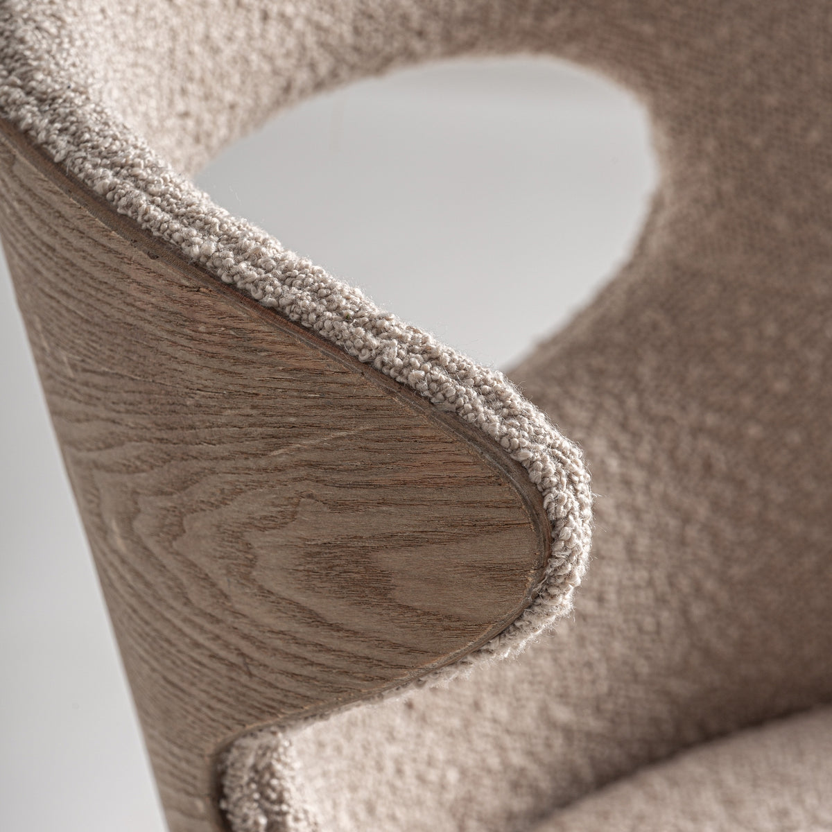 Silla de fresno tapizada beige Talamanca