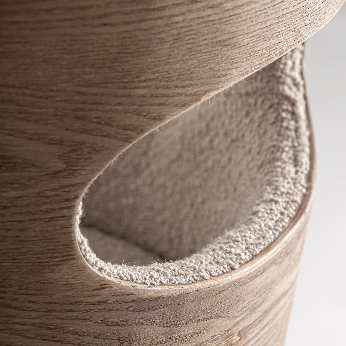 Silla de fresno tapizada beige Talamanca