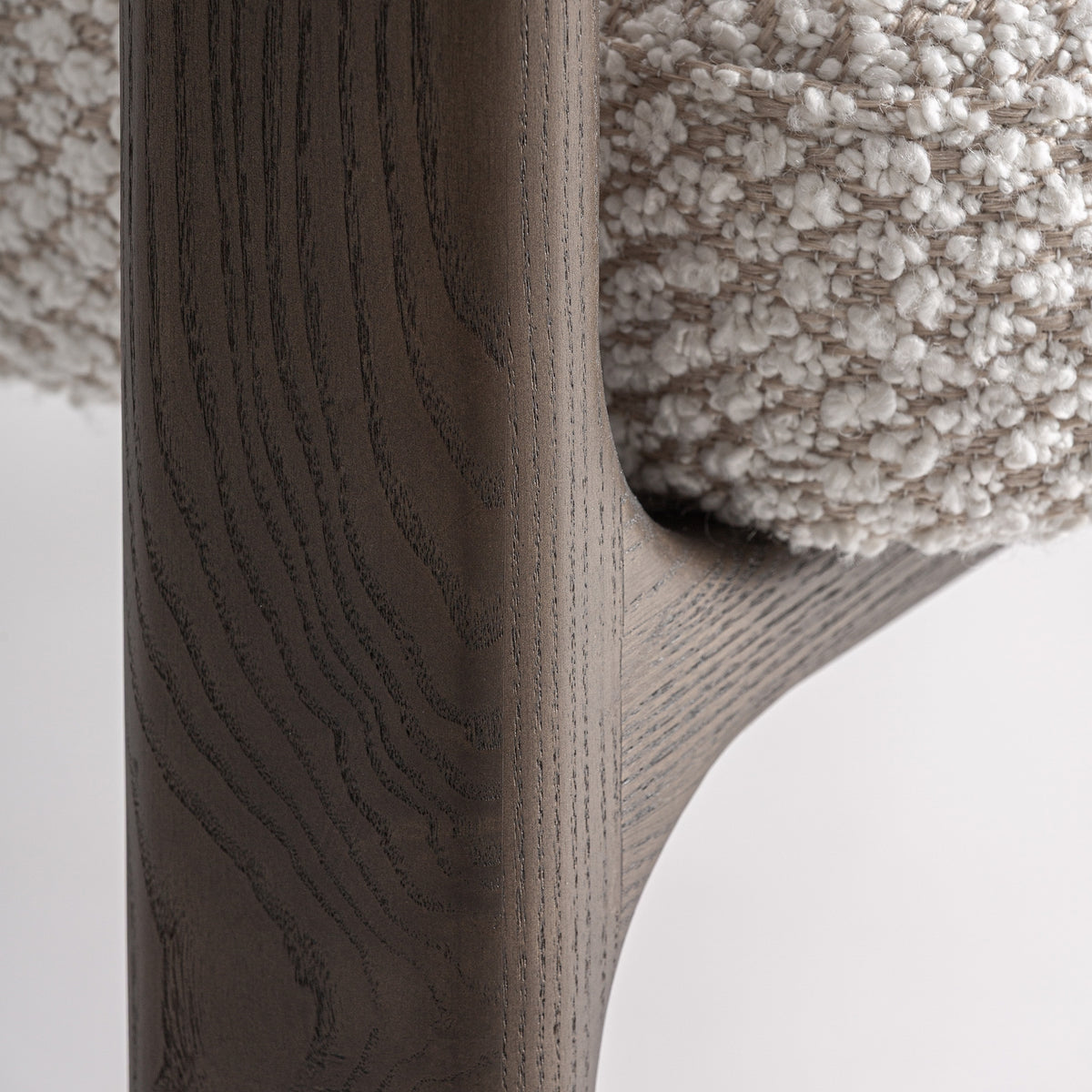 Silla de fresno tapizada blanco roto Milna