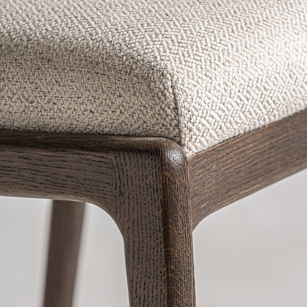 Silla de fresno y tapizado beige Vinaròs