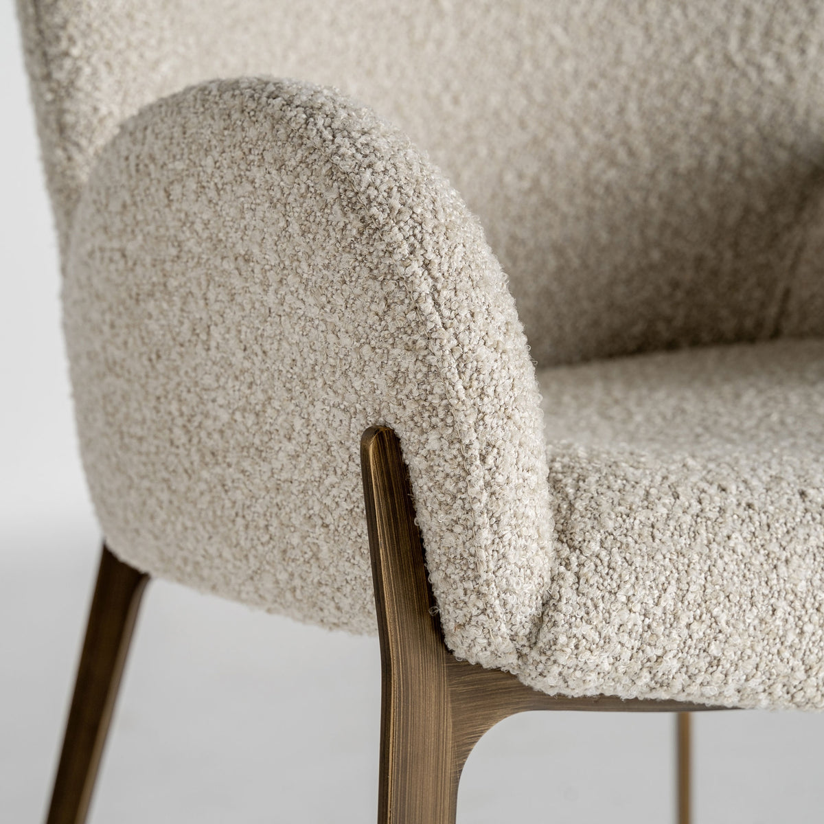 Silla de hierro bronce y tapizado beige Oropesa